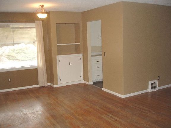 4th image of 1004 Princeton Ave