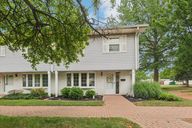 Meadowlawn Dr-S2107-001.jpg