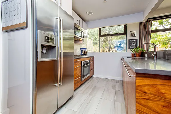 Sold by REMAX Elite | media 14