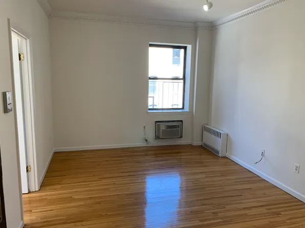 460 West 50th Street image 5 of 10