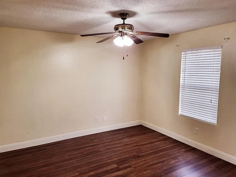 2404 Grover Cleveland Dr — Photo 4