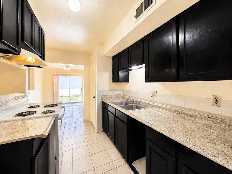 12504 Autumn Leaf Ln — Photo 19