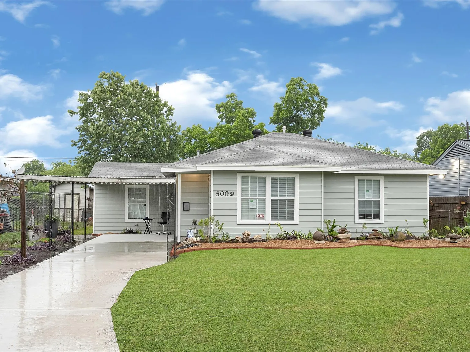 3 bed, 2.0 bath, 1228 sqft, $1,725 — Photo 2
