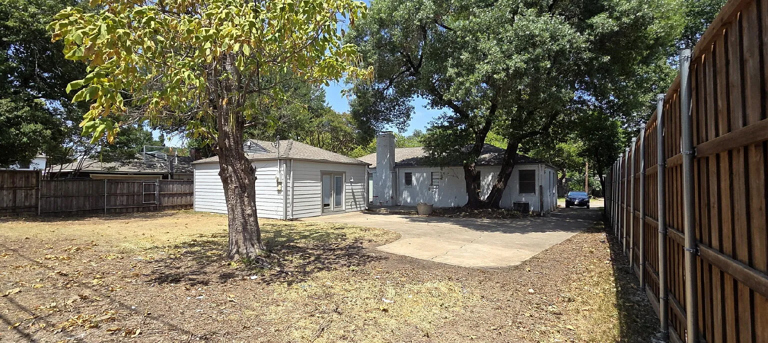 4 bed, 3.0 bath, 2148 sqft, $3,995 — Photo 2