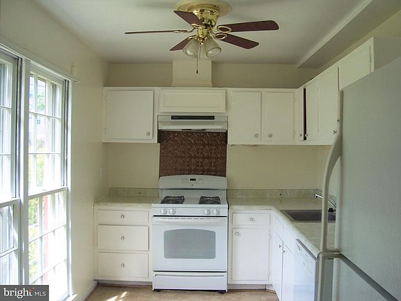 2nd image of 10112 Sabin Dr