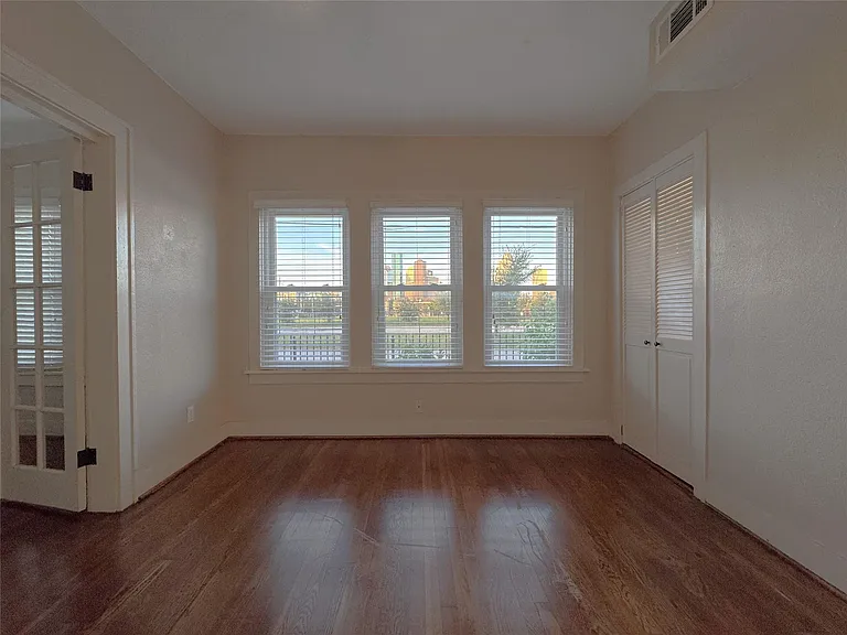 302 W Saulnier St #2 — Photo 10