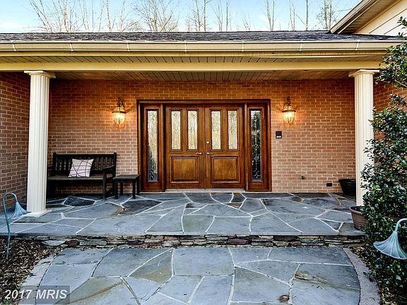 Impressive entrance~Mahogany custom doors