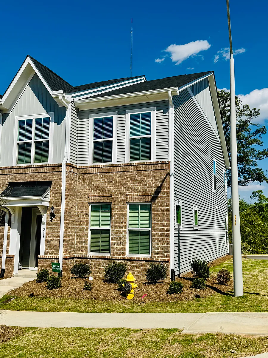 Front View 2 - 293 Chesapeake Commons St