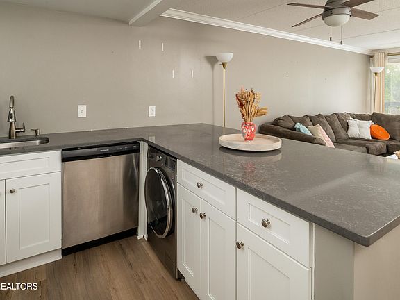 4th image of 2749 Sullins St #B209