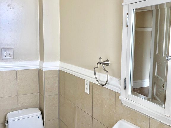 5th image of 512 Frederick St APT 11