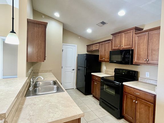 4th image of 102 Capstone Dr Unit 302