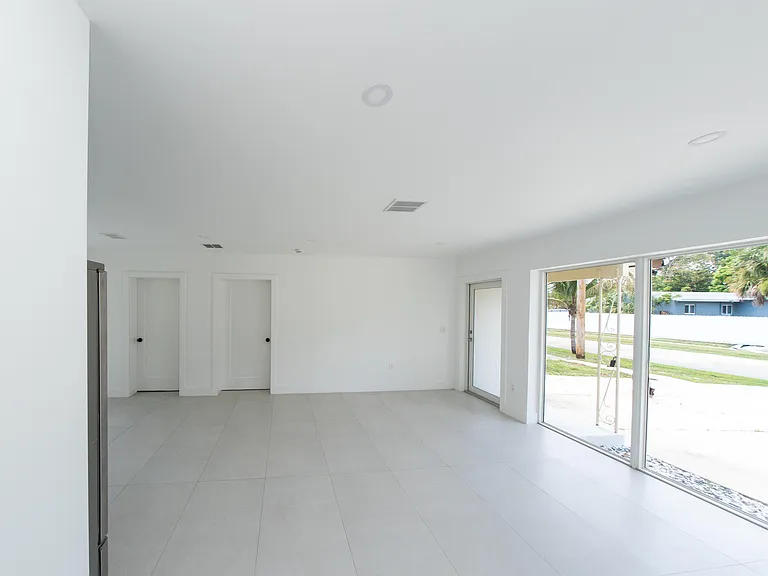 2160 SW 16th Ct — Photo 13