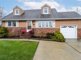 12 Prince St, Hicksville, NY 11801