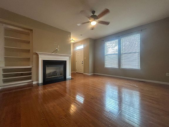 3rd image of 3859 Boulevard Heights Ct