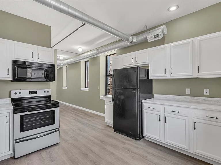 400 N Main St #302 — Photo 5