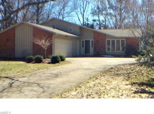 32595 Greenwood Dr, Avon Lake, OH 44012