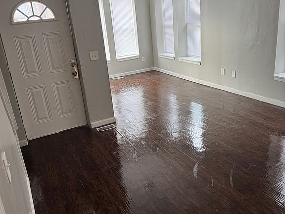 2nd image of 519 Moore St #519