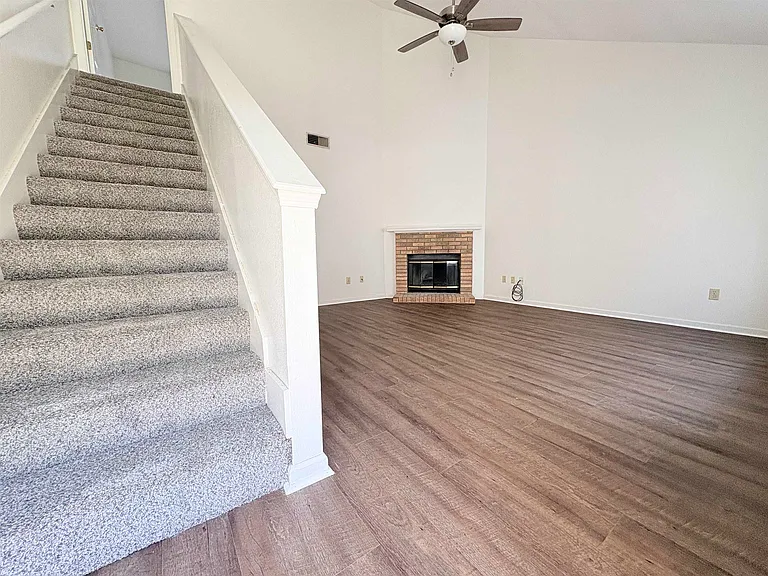 3887 Gaffney Loop — Photo 2