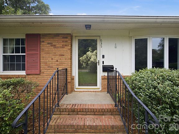 3rd image of 635 Fieldstone Rd