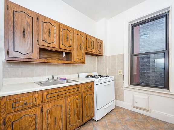 3rd image of 2302 28th Ave APT 2B