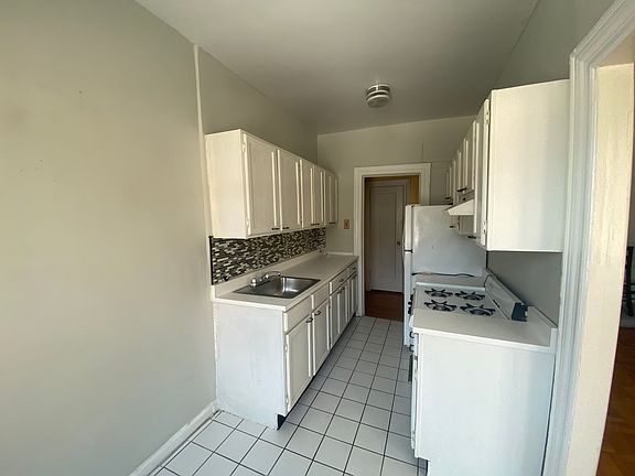 3rd image of 4791 Broadway #3