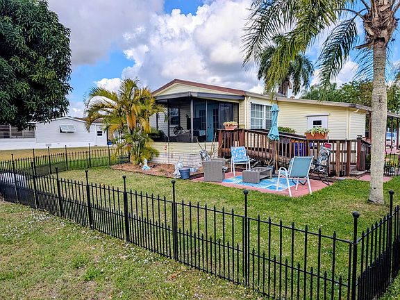 5th image of 2460 SW Versailles Terrace