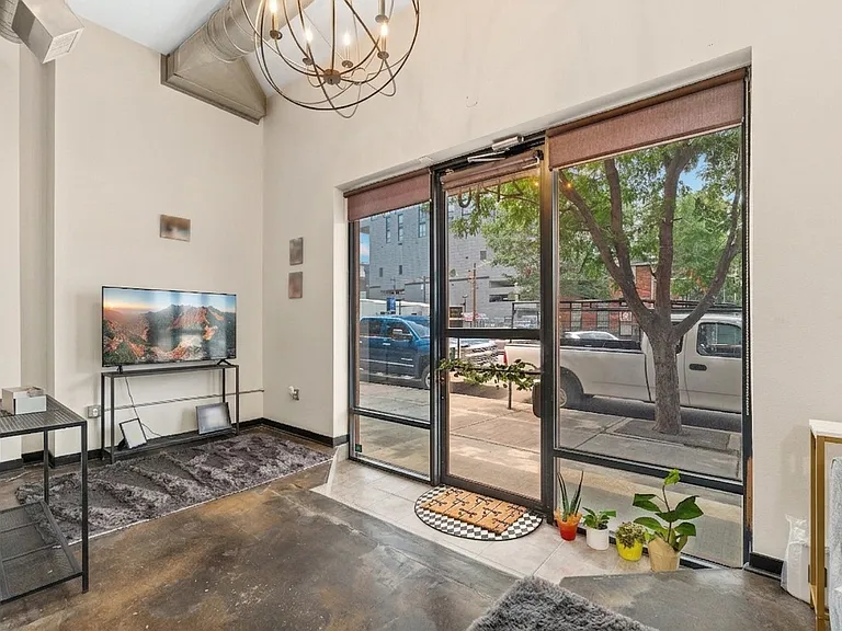 2142 Curtis St #101 — Photo 11