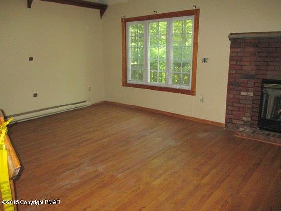 3rd image of 240 Greenbriar Cir