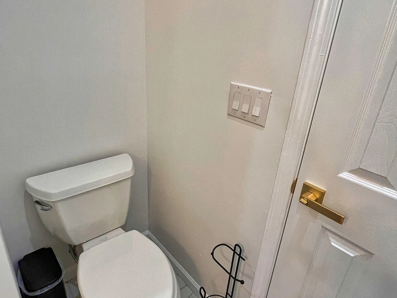 4 bed, 7.0 bath, 5000 sqft, $1,295 — Photo 1