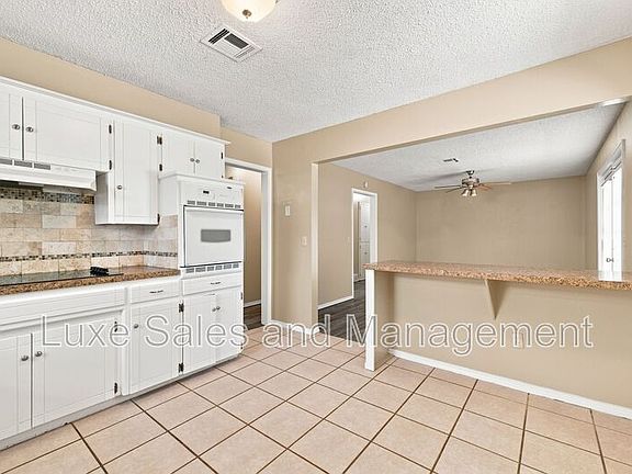 2nd image of 621 Lotus Ave