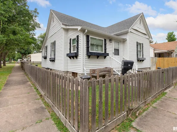 301 N 9th St, Herrin, IL 62948