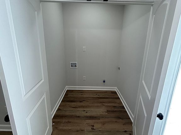 4th image of 71 Knollwood Dr