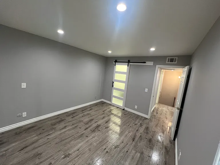 121 Sinclair Ave #223 — Photo 16