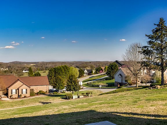3rd image of 110 Hillvale Ln