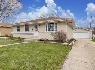 2242 West Carrington AVENUE, Oak Creek, WI