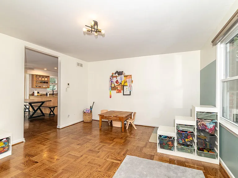 1800 Lark Ln — Photo 23