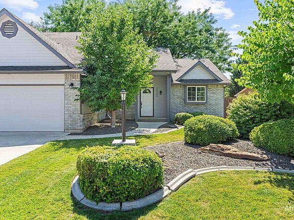 3rd image of 2089 W Sandalwood Dr