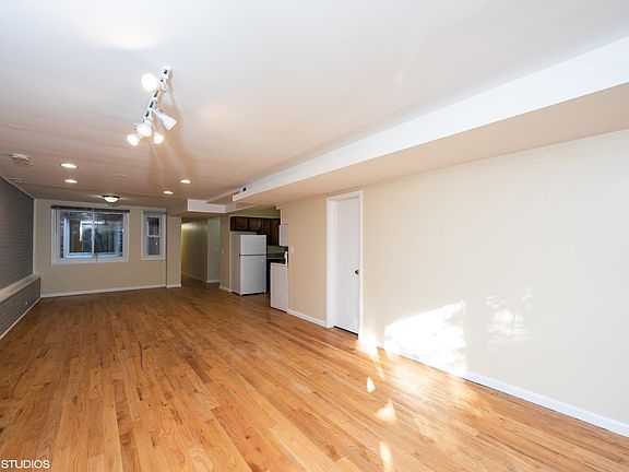 4th image of 848 W Lill Ave #1