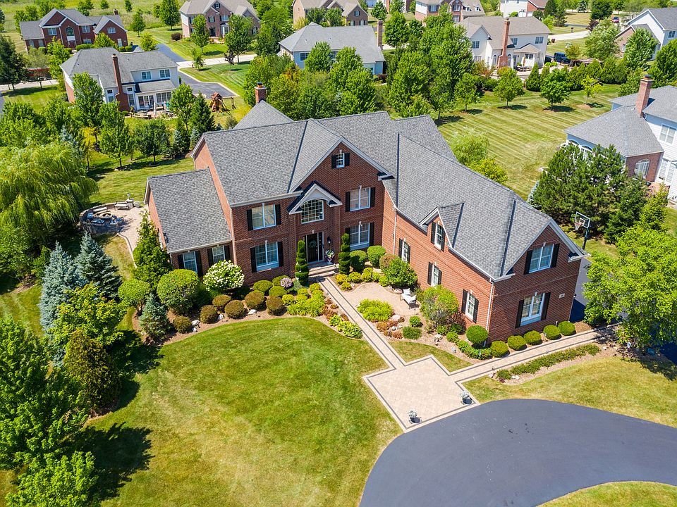 1st image of 48 Wood Oaks Dr