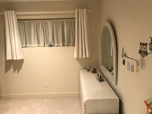 4th image of 144 Lake Shore Dr E