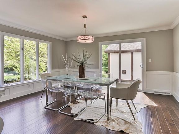 3rd image of 33199 Fairmount Blvd