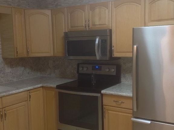 2nd image of 5225 Imperialakes Blvd APT 28