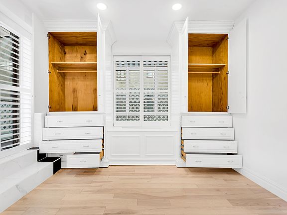 3rd image of 25 Central Park W APT 12D