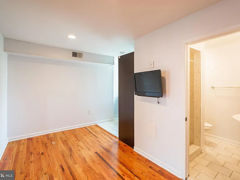 1116 Pine St #3F — Photo 2