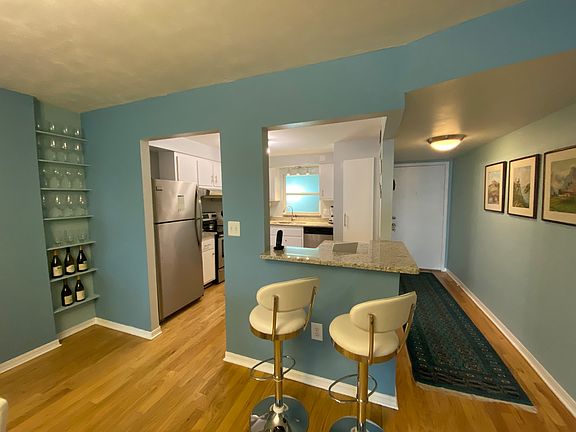 3rd image of 700 Beach Dr NE APT 306