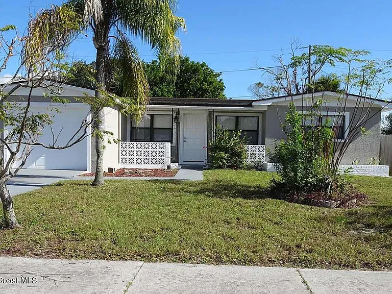 715 Clarke Ave — Photo 2