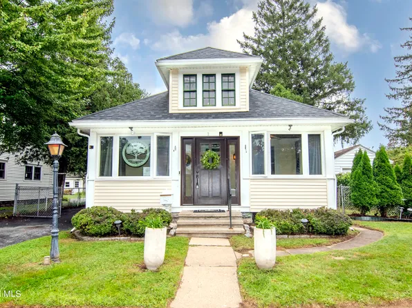 2 Ritchie Place, Saratoga Springs, NY 12866