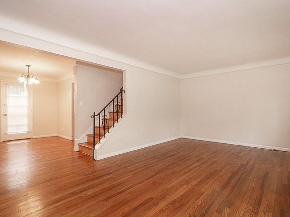 4th image of 325 Greenvale Dr