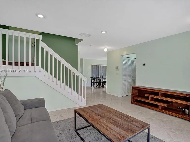 1726 SW 110th Ter — Photo 5