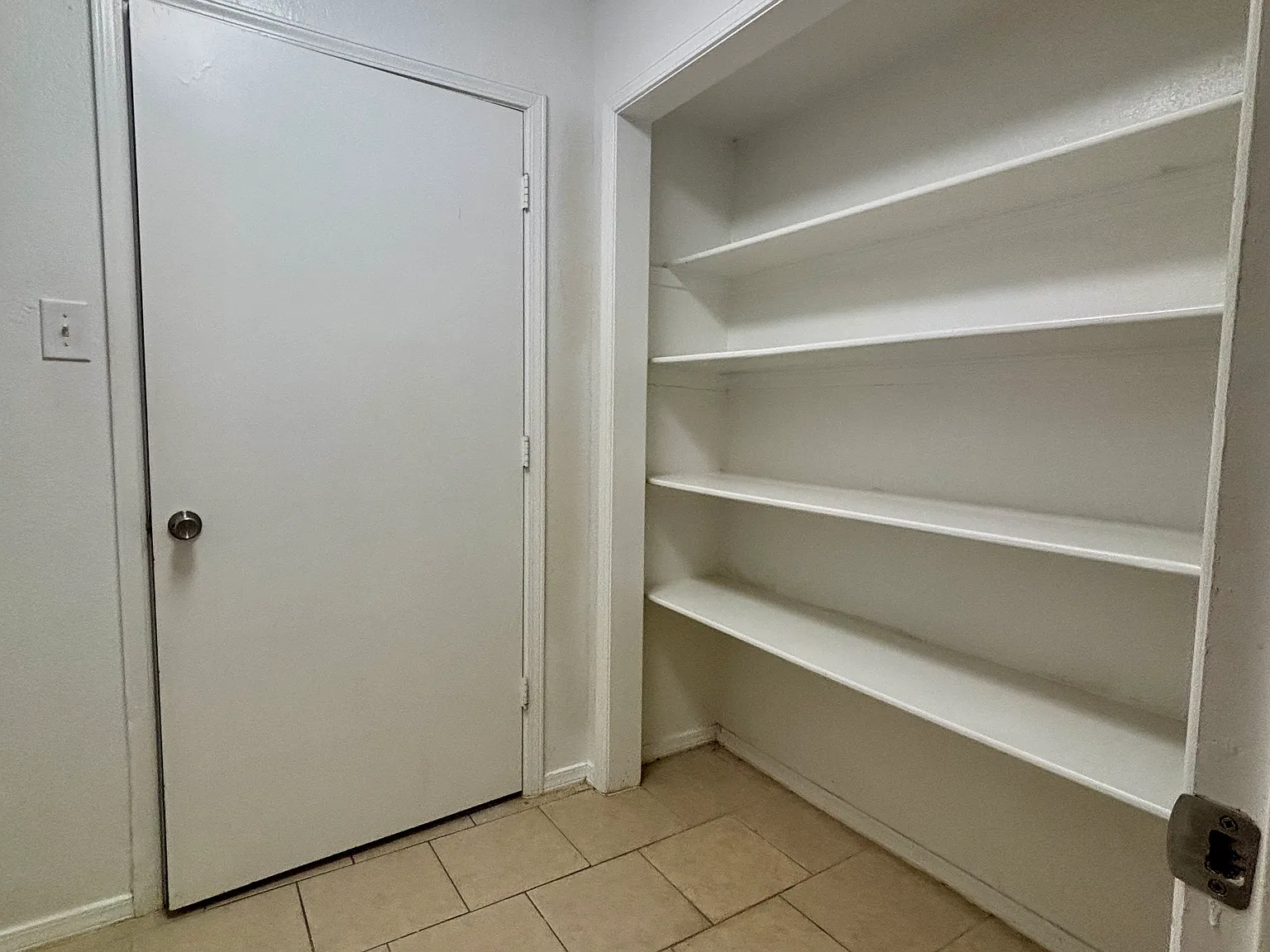 2 bed, 1.5 bath, 1300 sqft, $1,800 — Photo 4